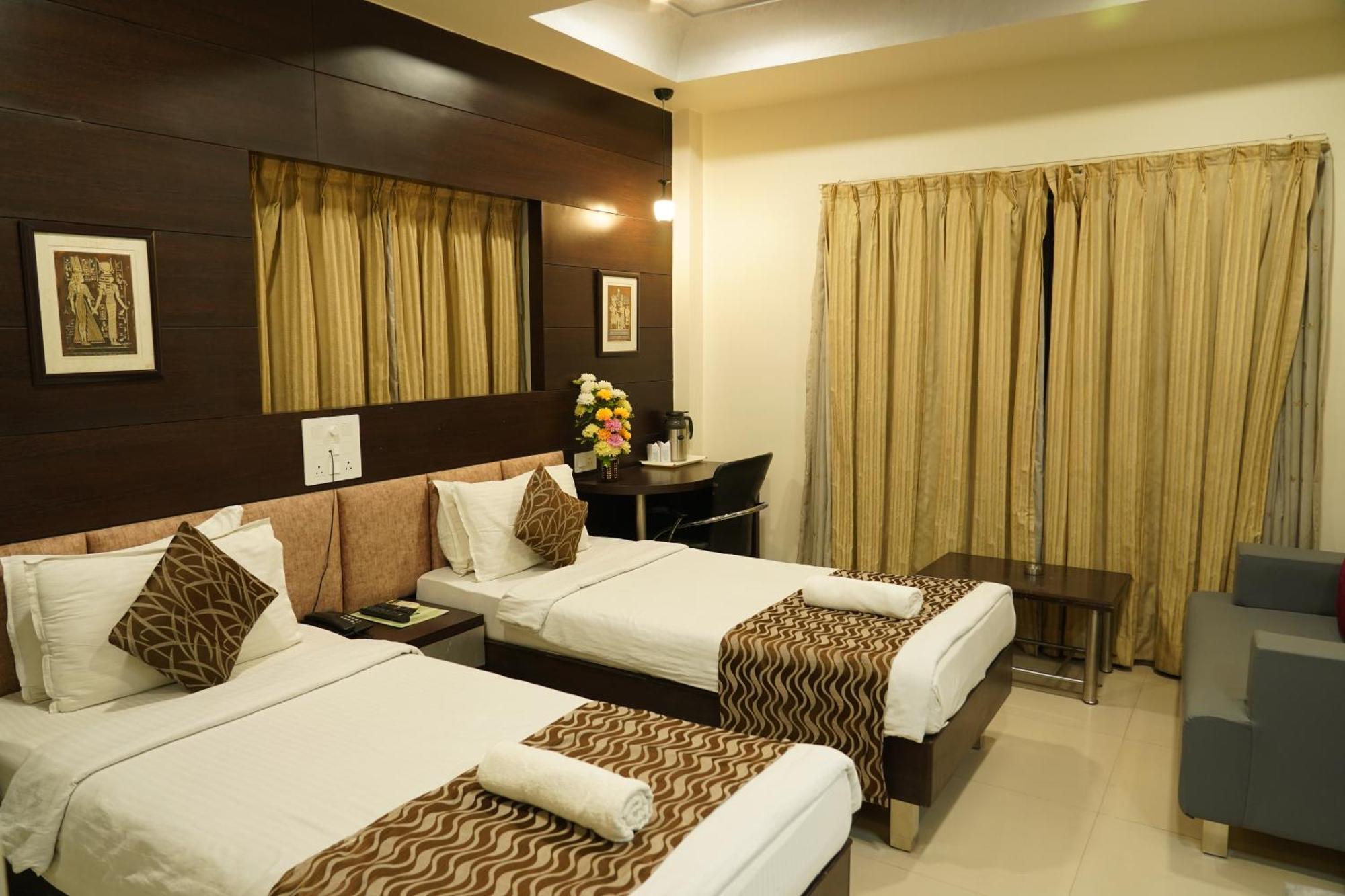 Marshall The Grand Hotel Ahmedabad Exterior foto