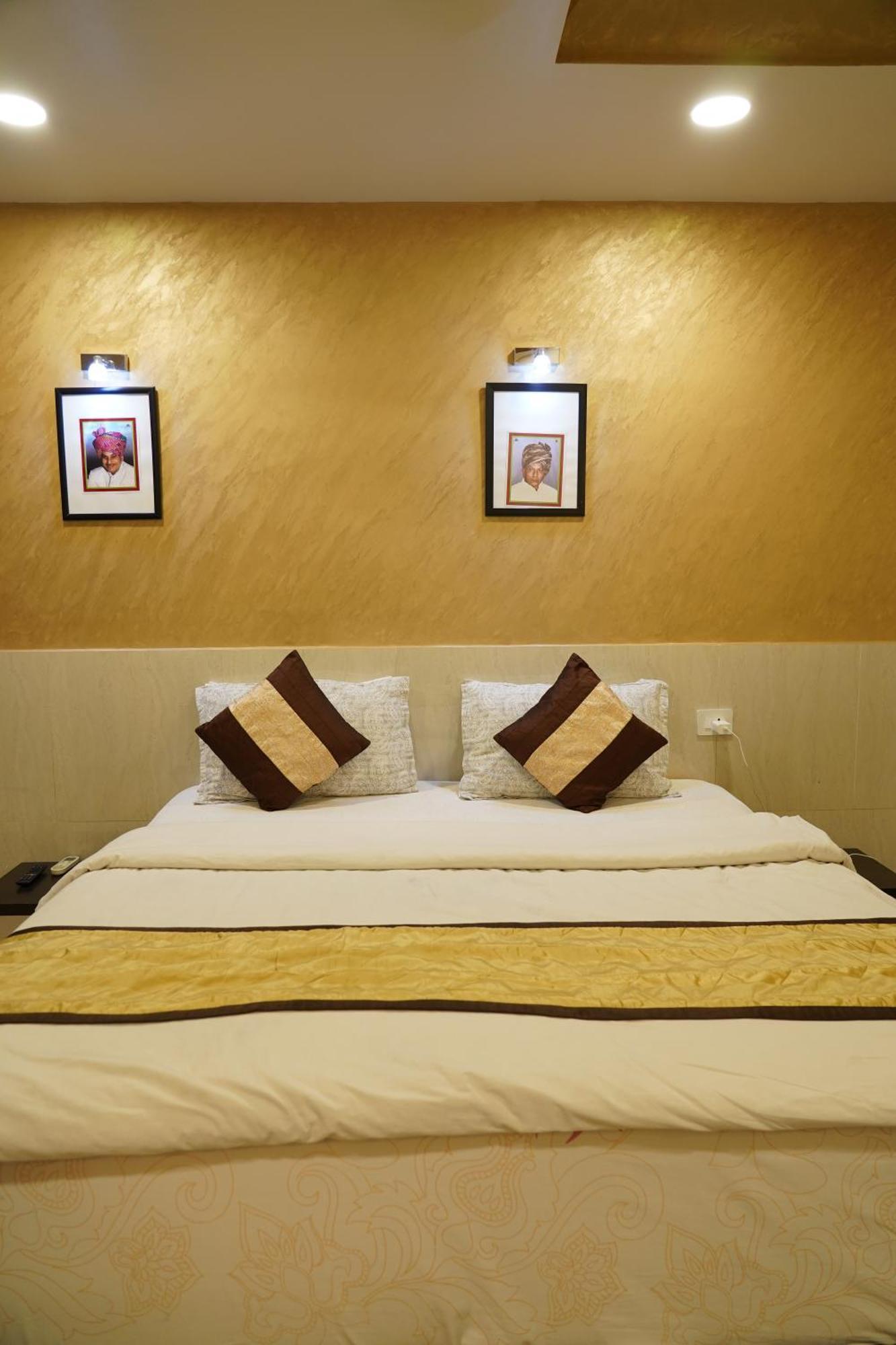 Marshall The Grand Hotel Ahmedabad Exterior foto