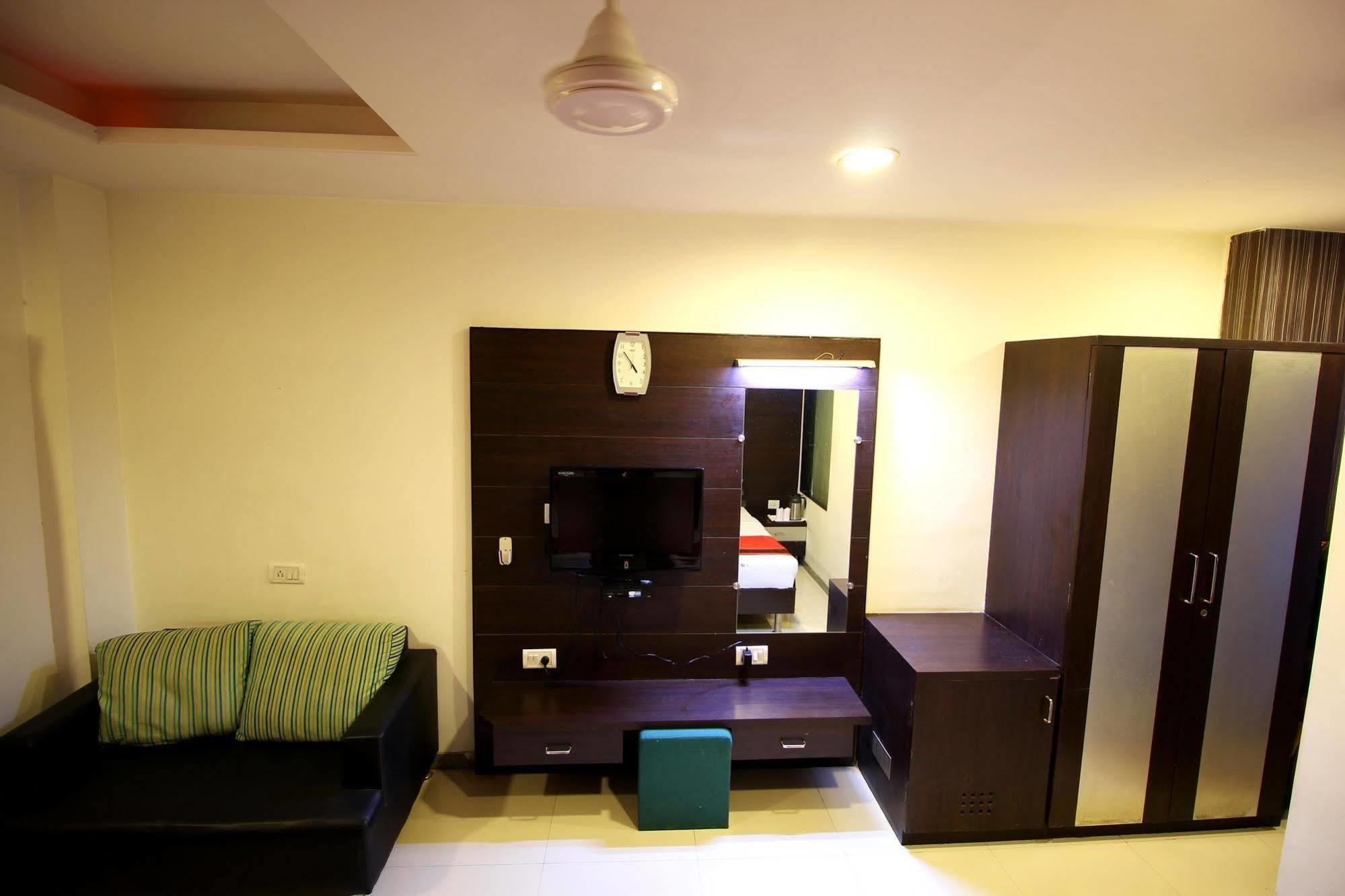Marshall The Grand Hotel Ahmedabad Exterior foto